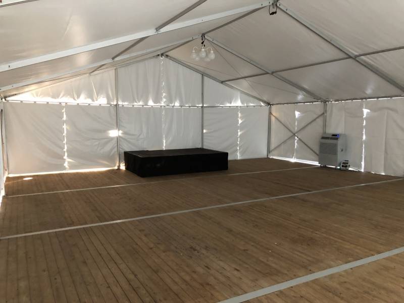 Location de scène en bois dans votre chapiteau dans les Landes