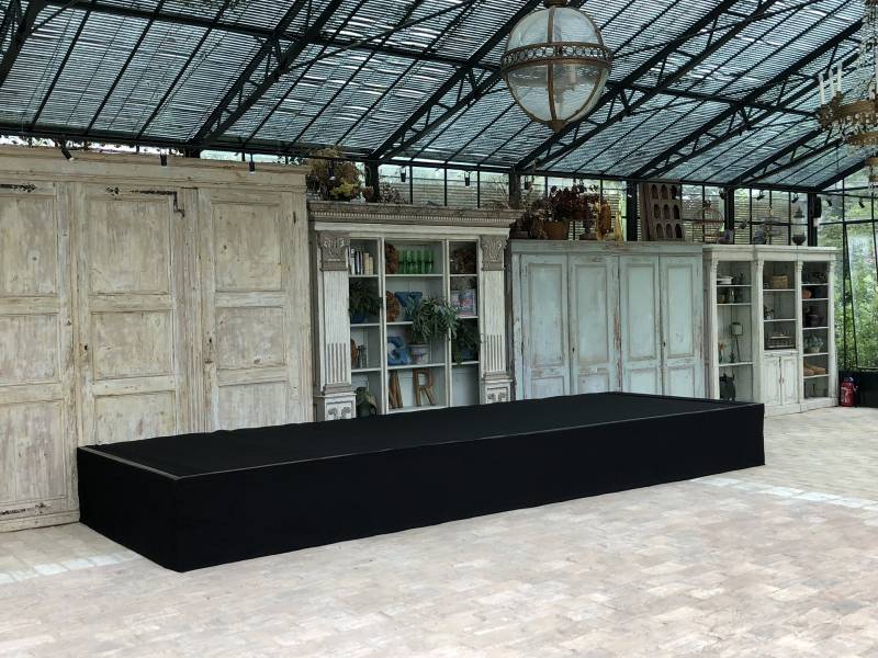 Location de scène en bois dans votre chapiteau dans les Landes