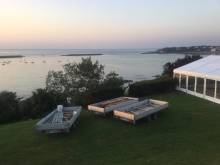 Le soleil se couche et le montage se termine